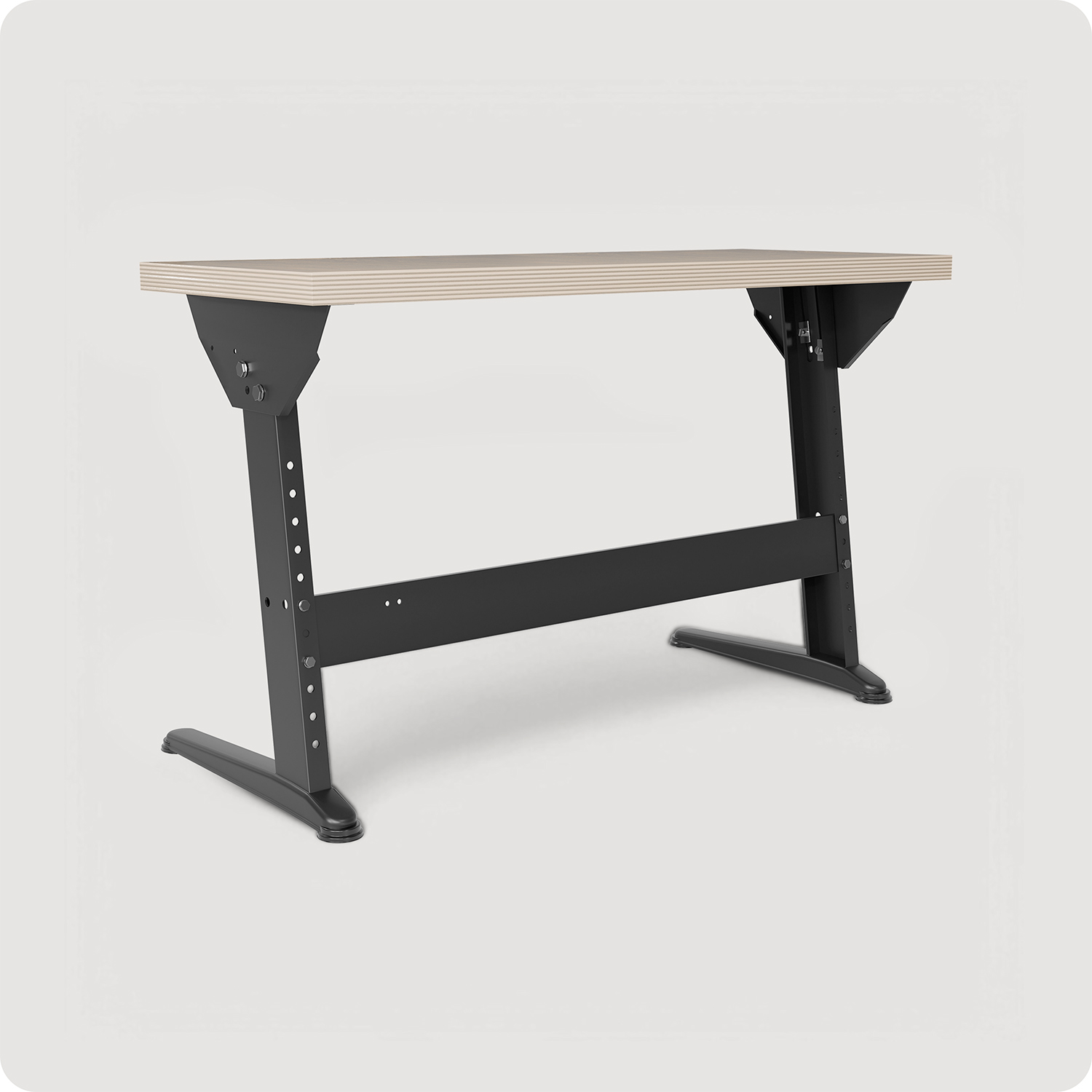 Höhenverstellbarer Schreibtisch mit hellem Holzplatte und schwarzen Metallbeinen.