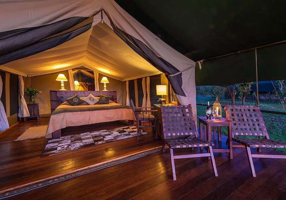 Blick in das Innere eines Zeltes des Little Governors Camp, Kenia 