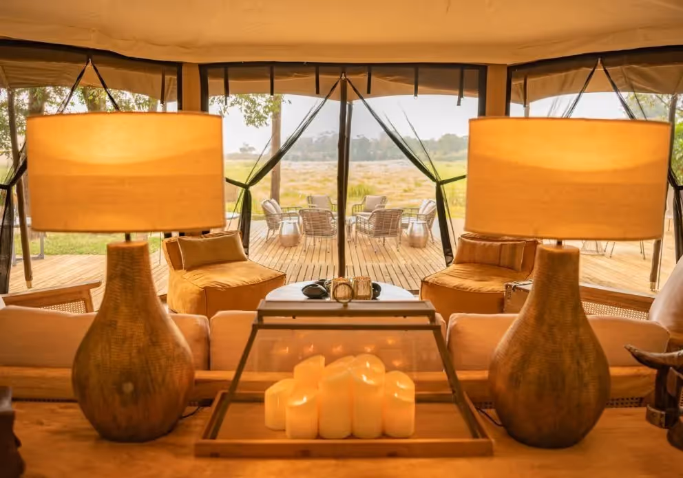 Blick aus dem Inneren eines Zeltes des Little Governors Camp, Kenia
