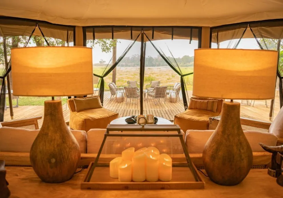 Blick aus dem Inneren eines Zeltes des Little Governors Camp, Kenia 