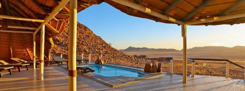 Pool mit Terrasse und tollem Ausblick