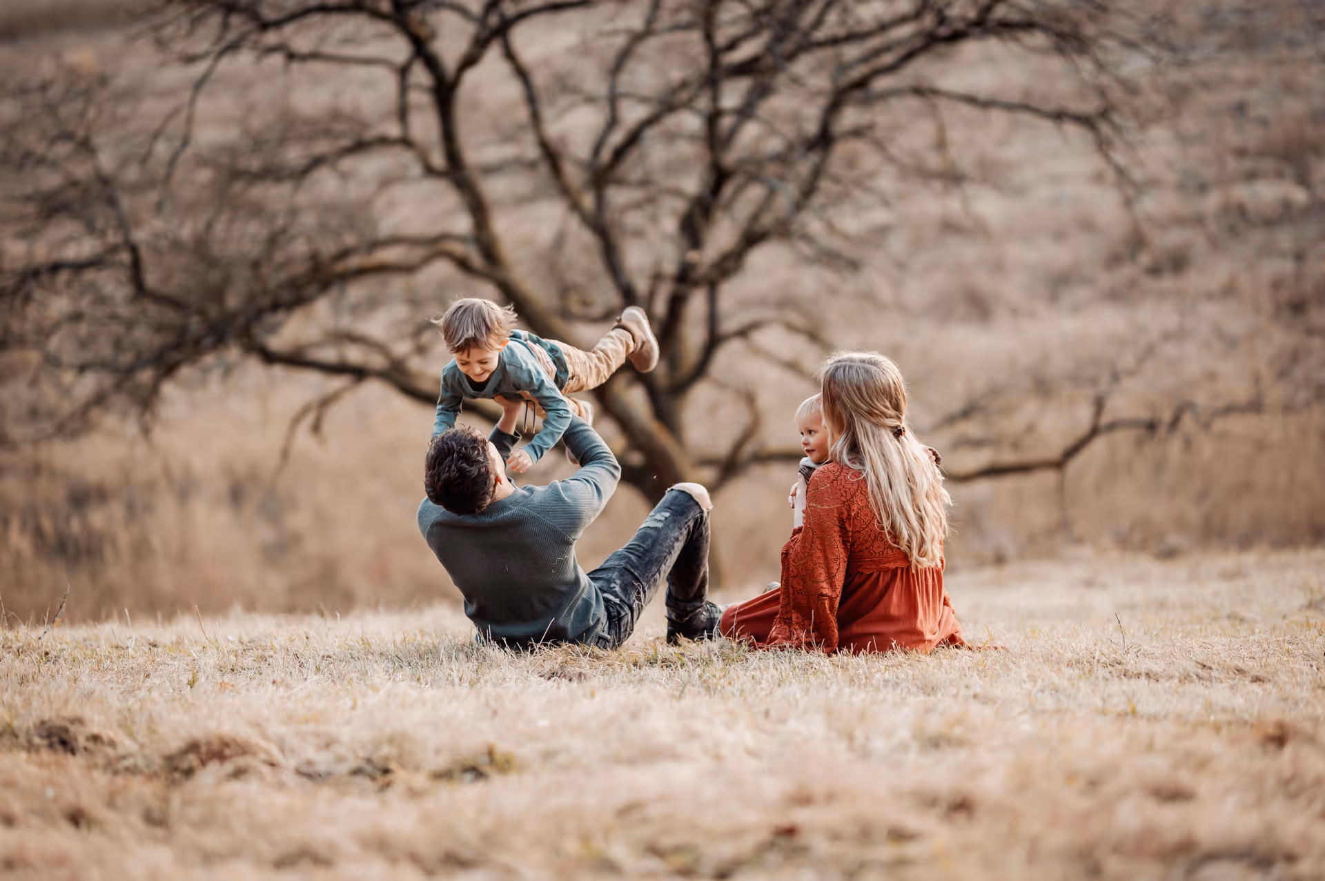 Familienfotografie draußen in der Nähe von München - Natalia Günsche
