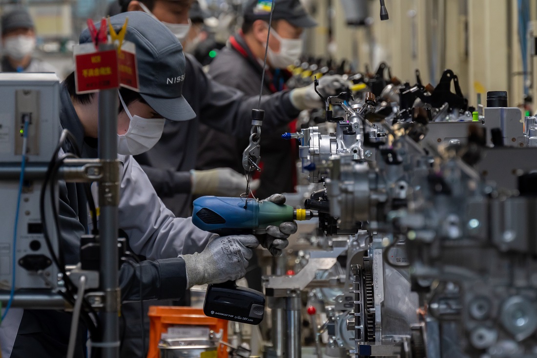 Nissan staff assembling engine components