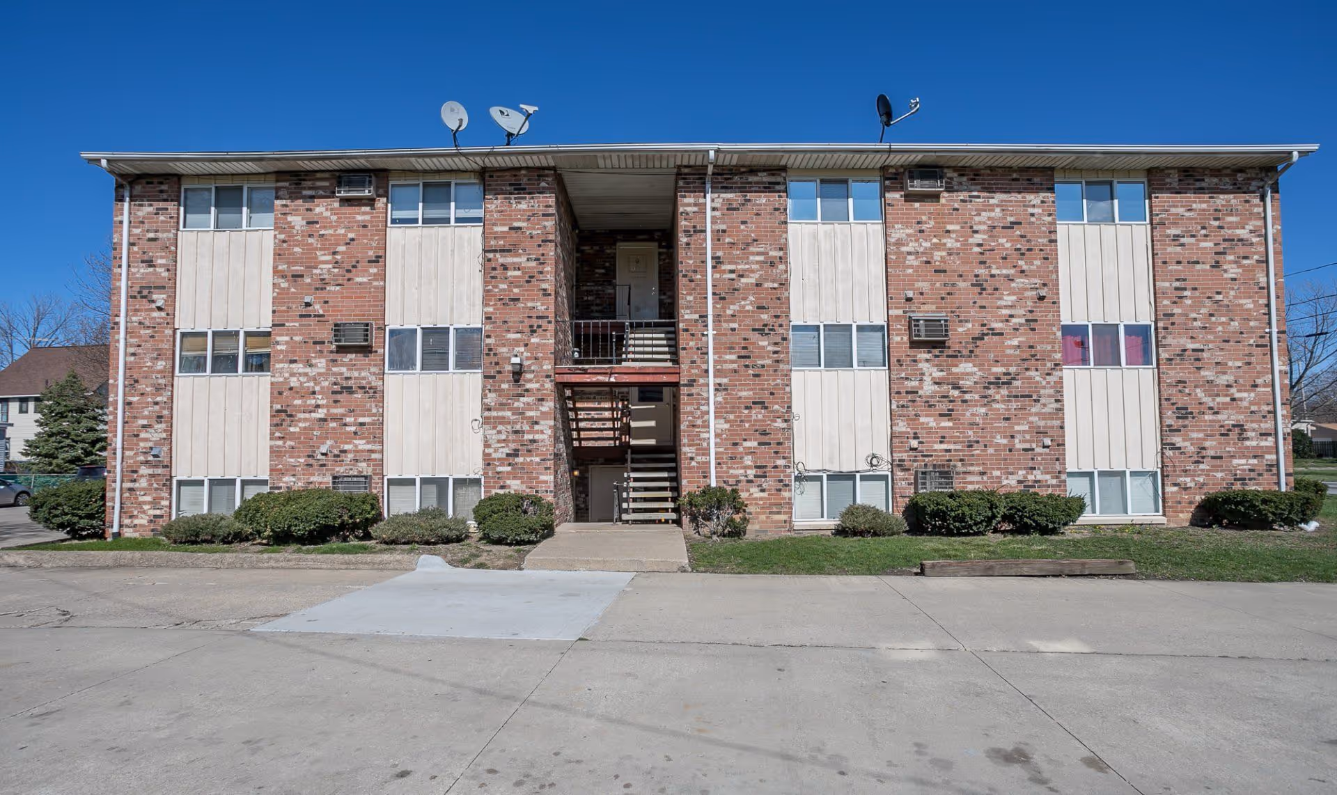 Lakewood Apartments  - Cove 