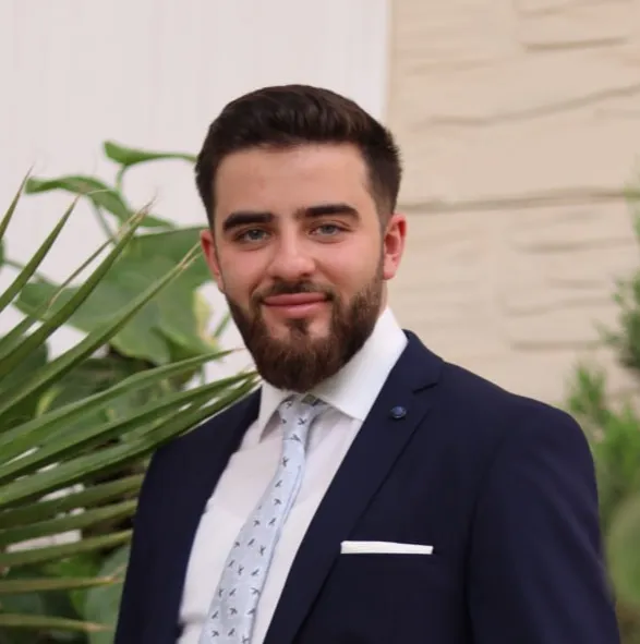 Portrait of Bakir Rasheed, The Hosting Club CEO, client of Franz Digital