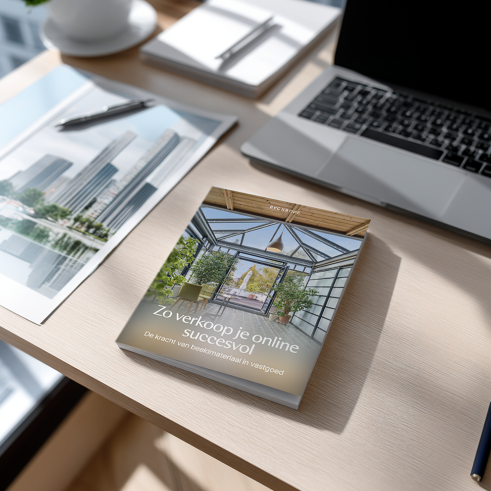 Witboekje op een bureau