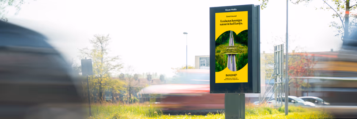 Digitaal scherm langs weg met Imagine5 campagne.