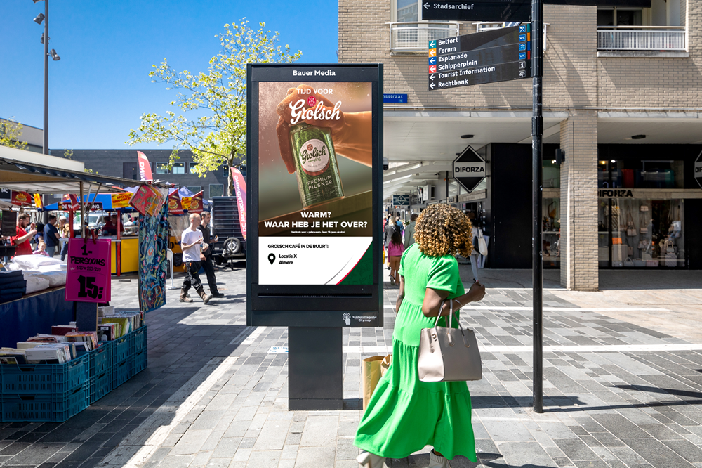 Digitaal scherm Almere naast markt.