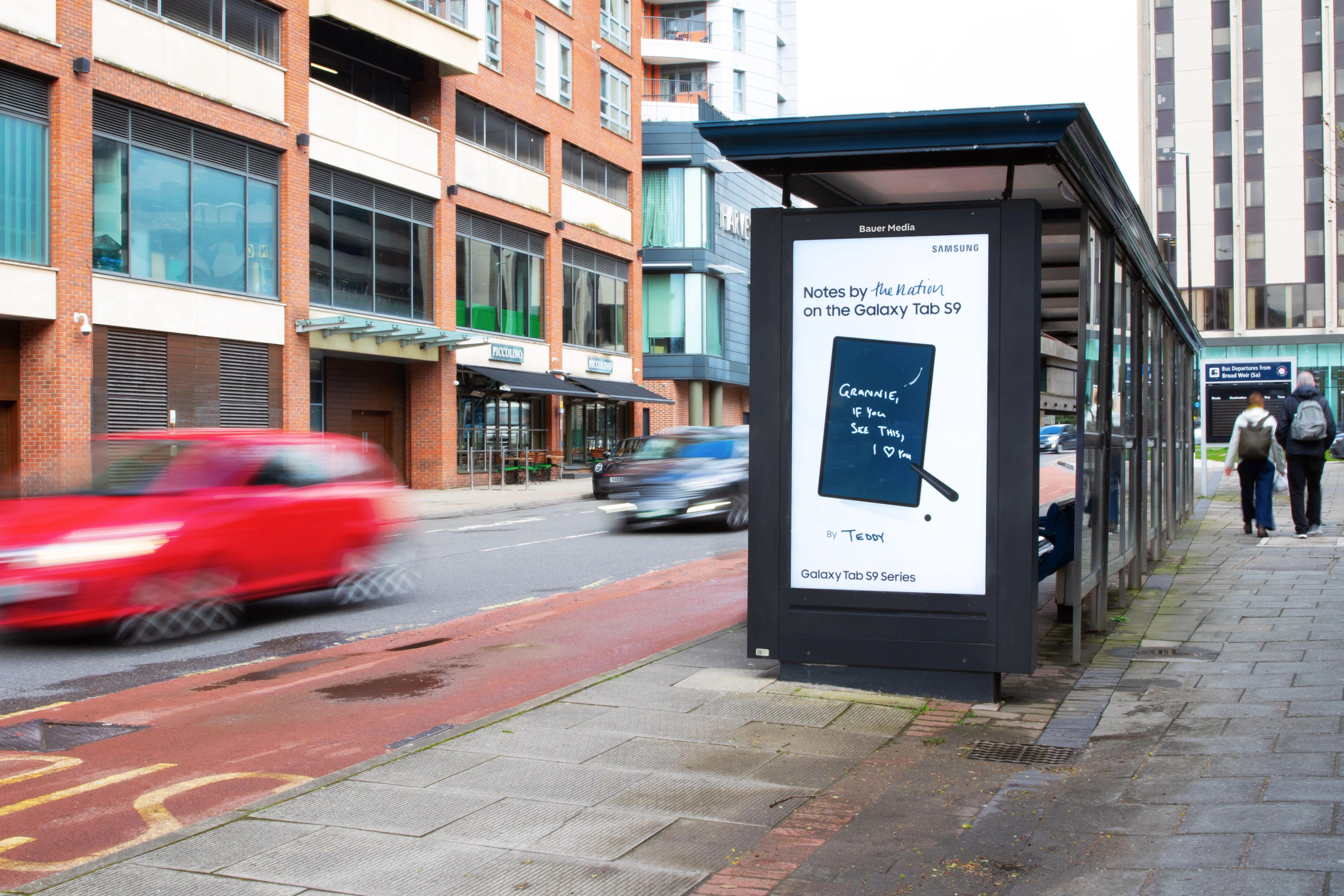 Samsung tablet ad on an Adshel Live screen on a bus shelter