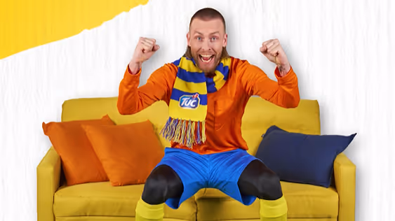 Nathan Rutjes op bank in TUC stijl