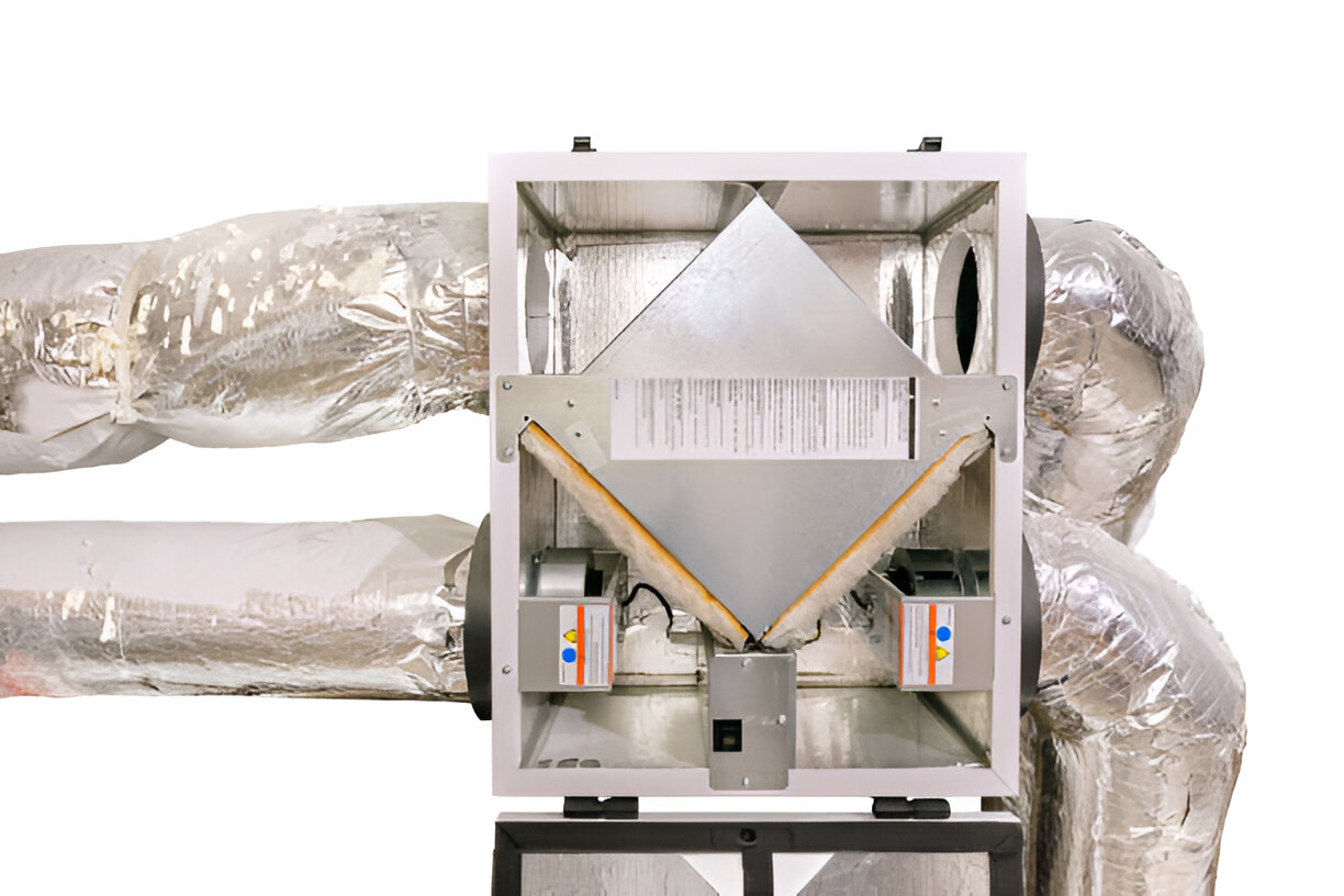 Industrial heat exchanger with metallic ventilation ducts wrapped in insulation