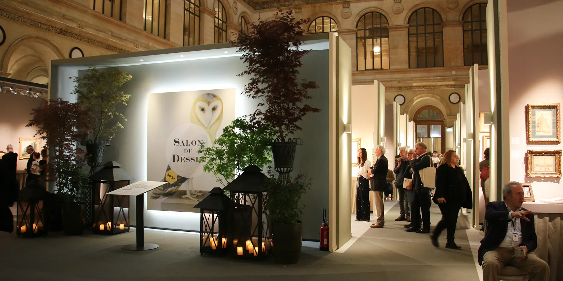 Participants à un stage de dessin immersif lors du Salon du Dessin 2024