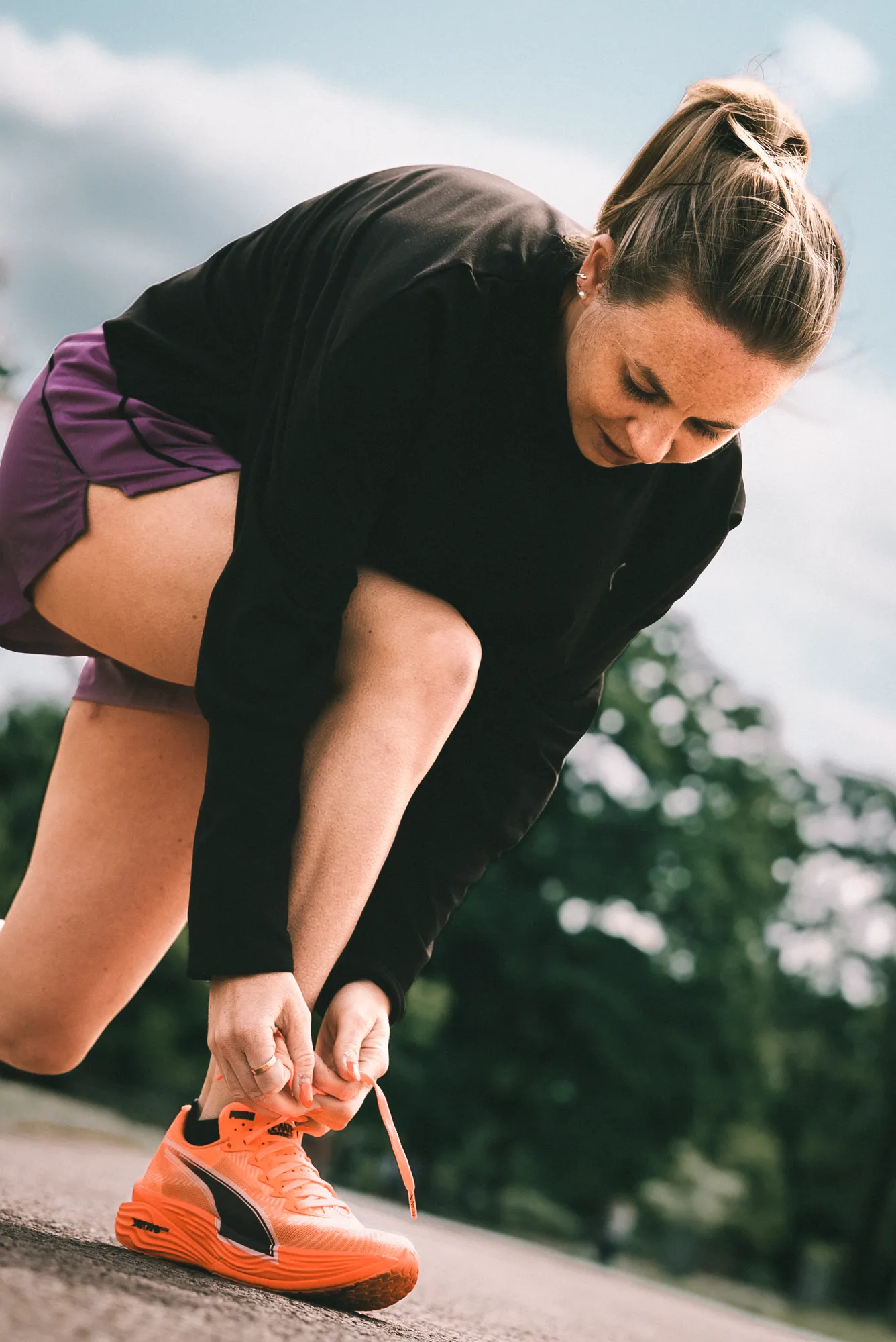 Charlotte Purdue fixing laces