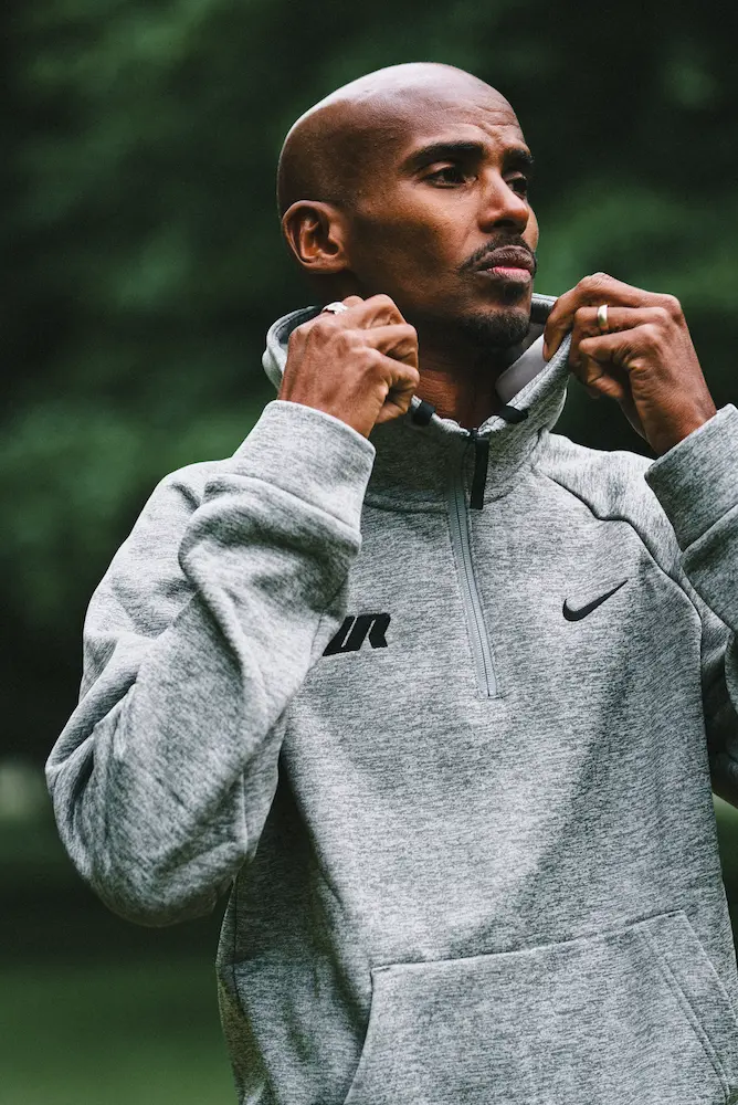 Sir Mo Farah fixing collar 