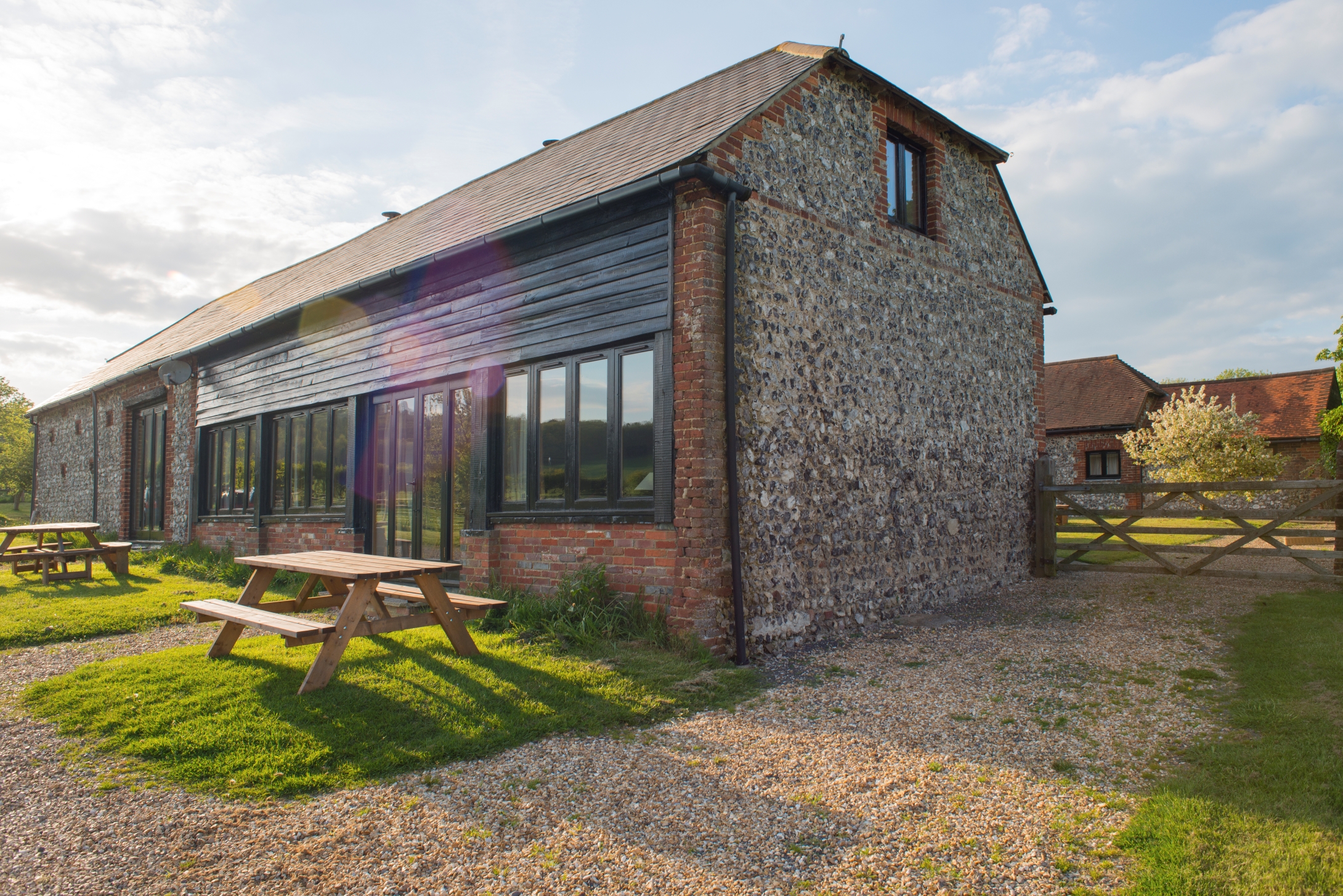 Rustic Charm, Modern Amenities: The Pros and Cons of Barndominiums