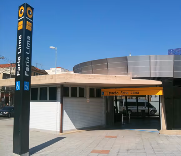 A 1.5 km da estação de Metrô Faria Lima