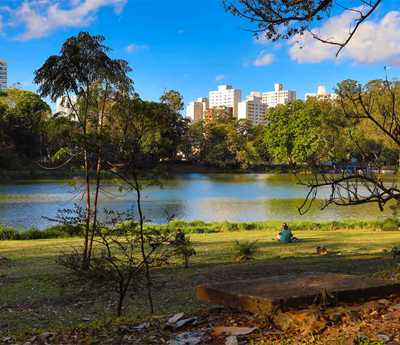 A 1.4 km do Parque da Aclimação
