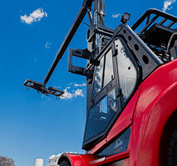 Máquinas da Mills: conheça o Trator de Pneus John Deere 6150J