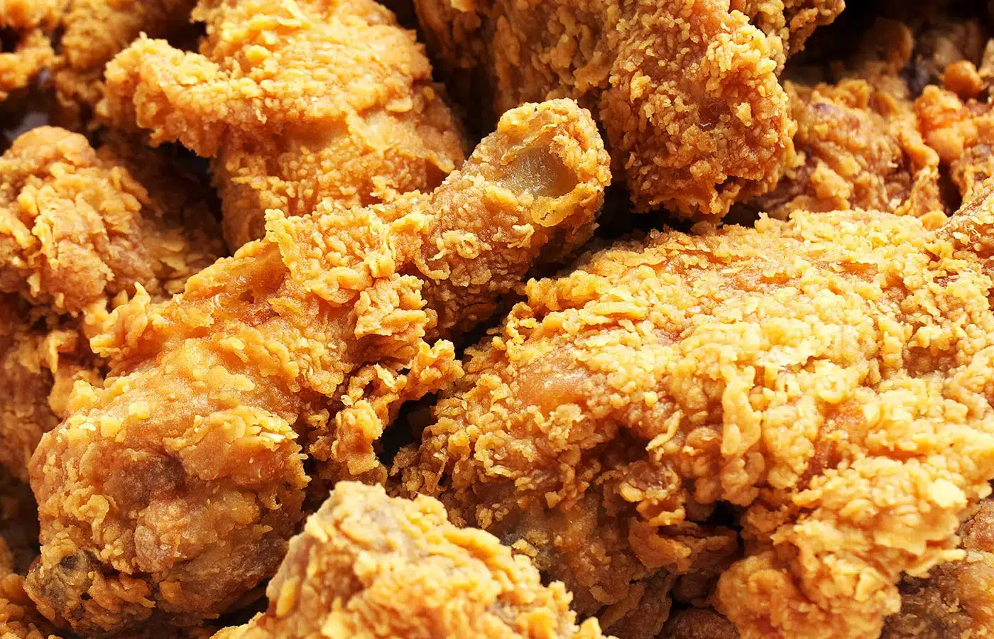 Zoom to a plate of chicken wings