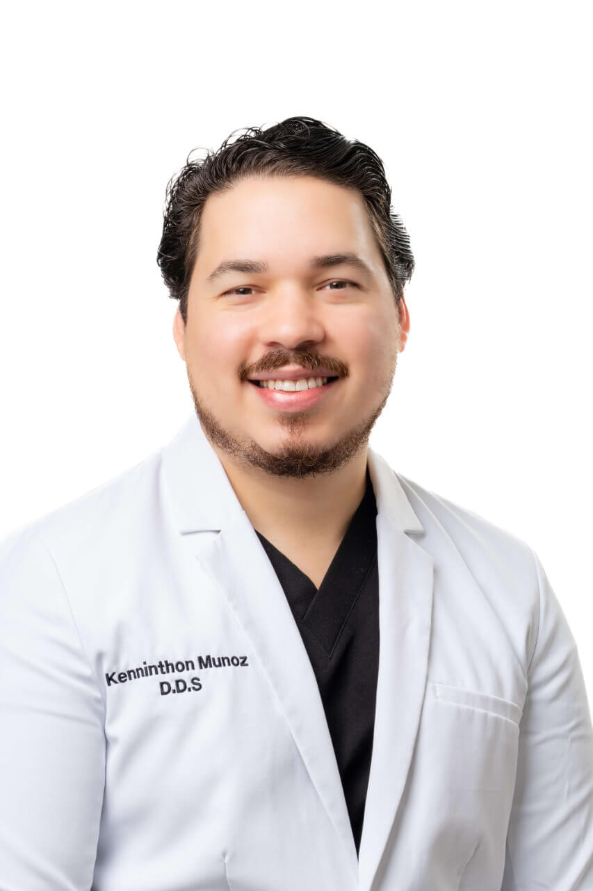 Dr. Kenninthon Muñoz