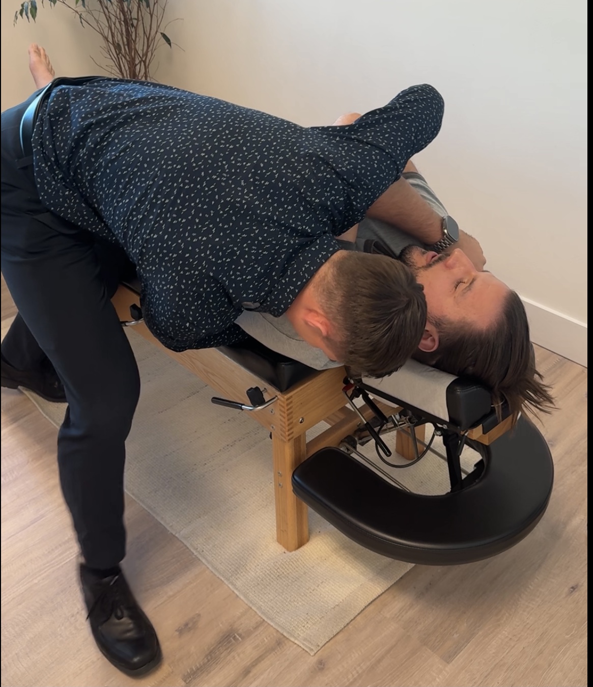 A Chiropractic patient with pain by her shoulder blade because of an irritated rib joint