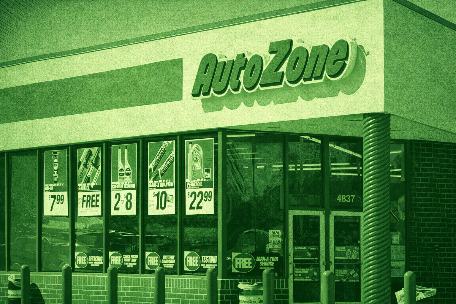 AutoZone pasó de competir con talleres locales a liderar el retail automotriz en México y la región. Aunque el crecimiento se desaceleró, la empresa apuesta al largo plazo invirtiendo fuerte en tiendas y logística mientras otros se frenan, convencida de que la demanda de refacciones no desaparece y que cuando la economía repunte, ella ya tendrá el terreno ganado.