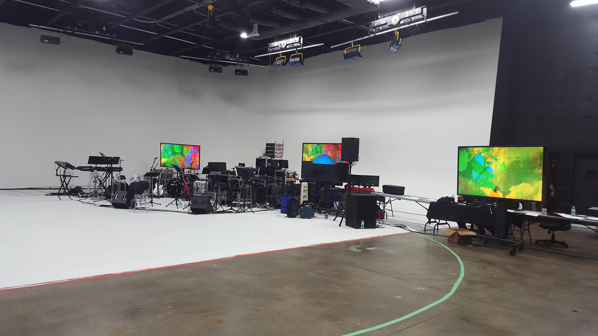 white green screen set up