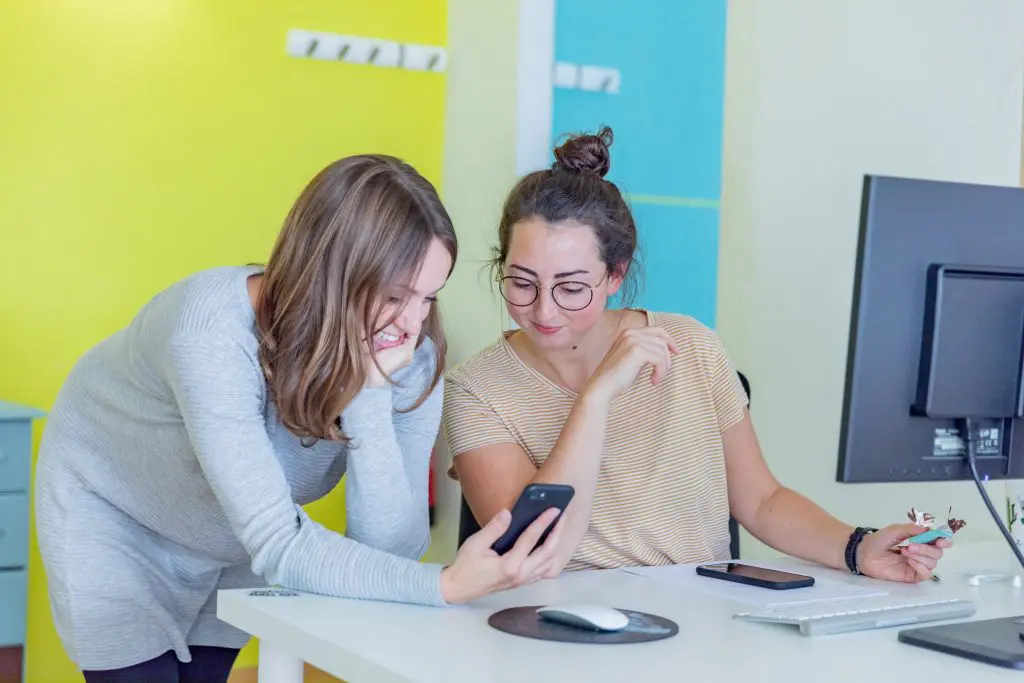 Online Marketing arbeiten im Büro