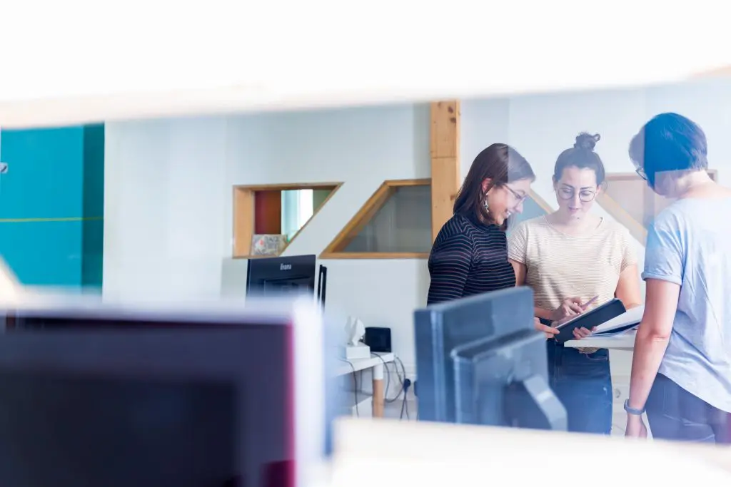 Digitales Marketing in Zusammenarbeit mit der Grafik
