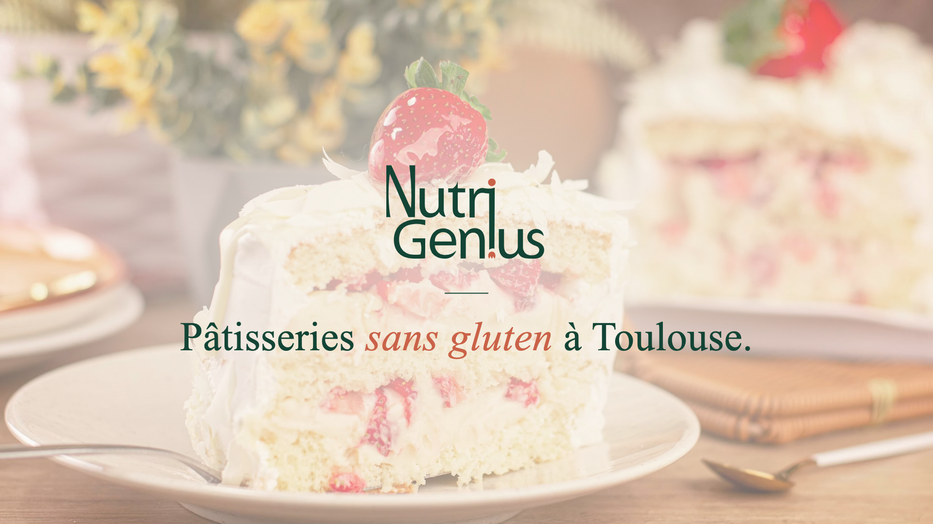 Part de fraisier sur une assiette, pâtisserie sans gluten Toulouse