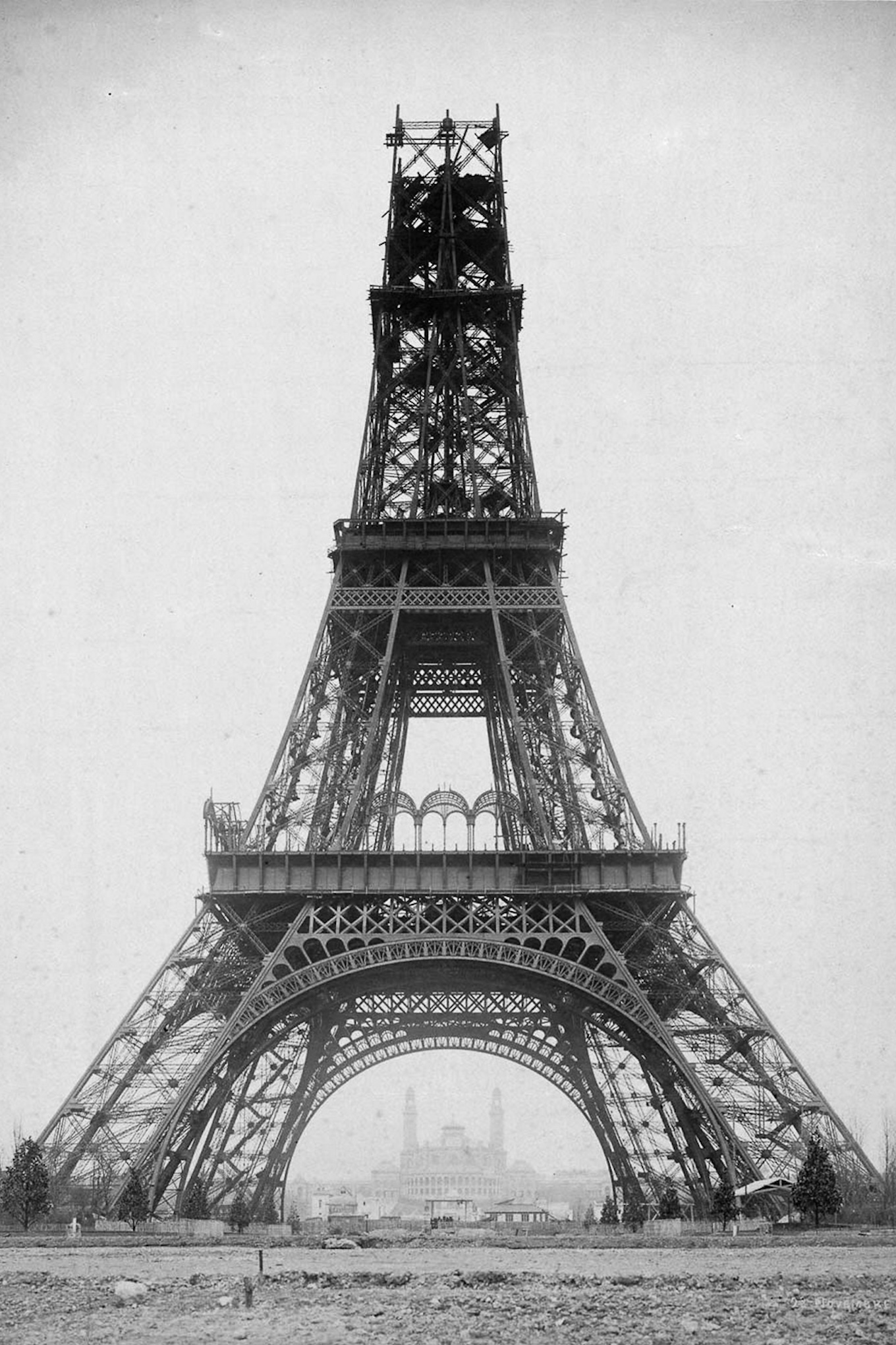 Photo de la Tour Eiffel en construction