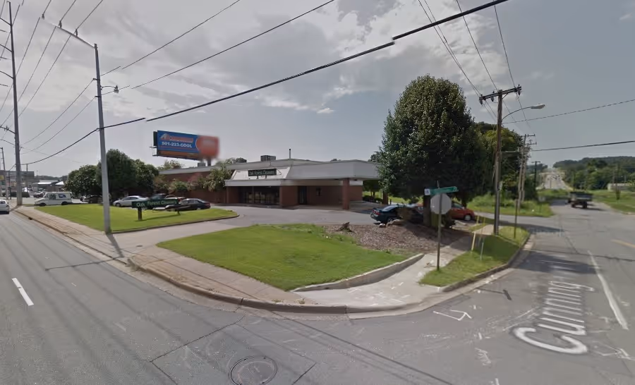 Businesses built under the auto-oriented pattern require landscaping (greenspace) and extensive maintenance to prevent this style of development from appearing blighted.