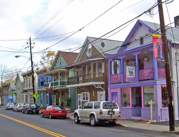 Pastel houses in Rosendale New York