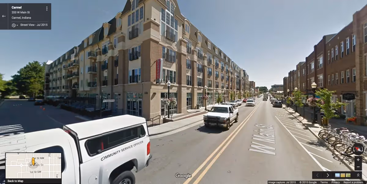 Medium rise apartments in Indiana taking up whole block
