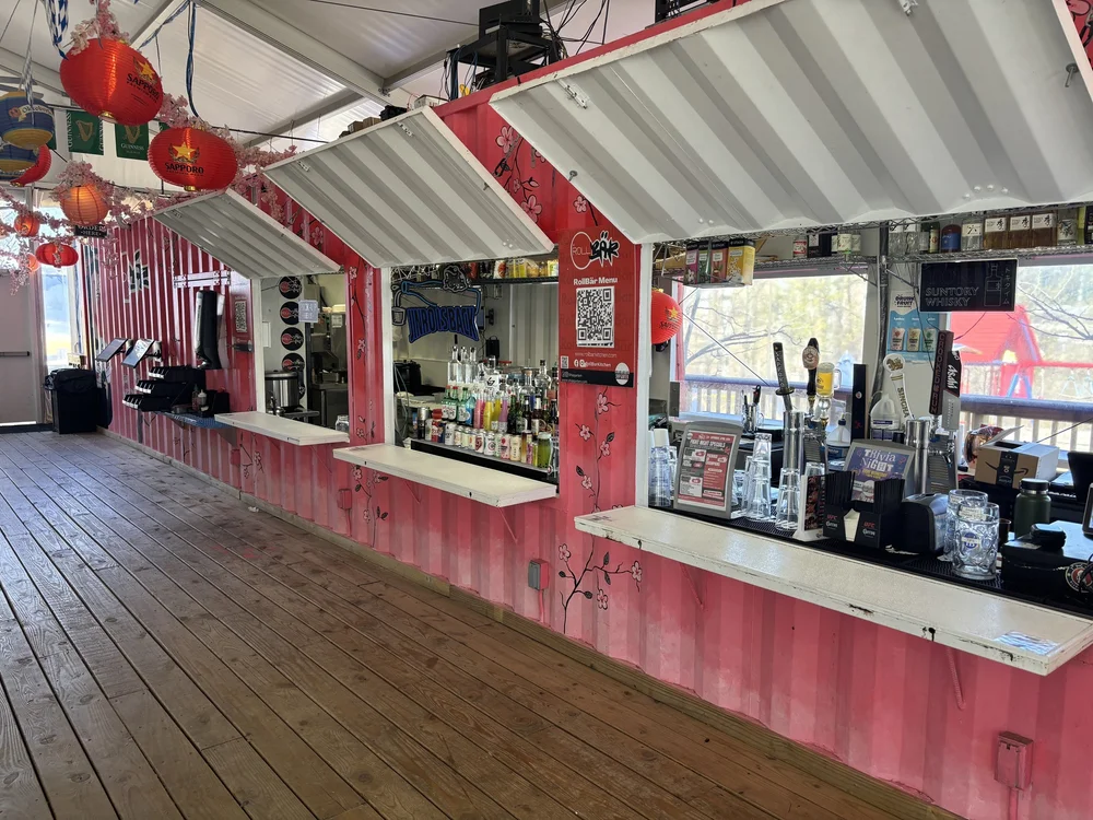 Shipping container restaurants. (Happy Cities)