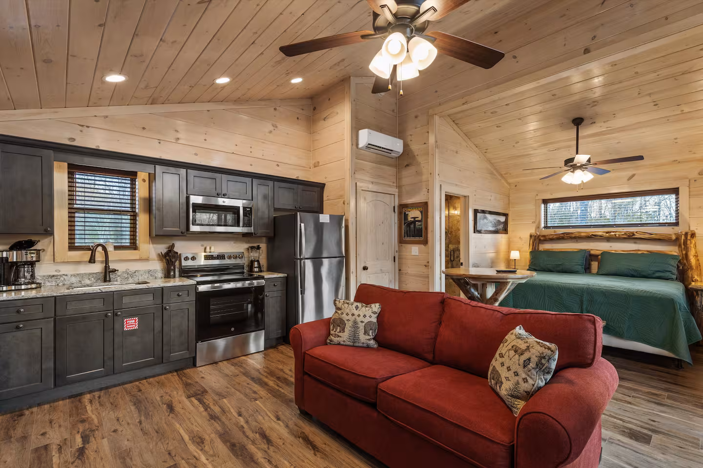 1 bedroom 1 bath cabin near Gatlinburg, TN