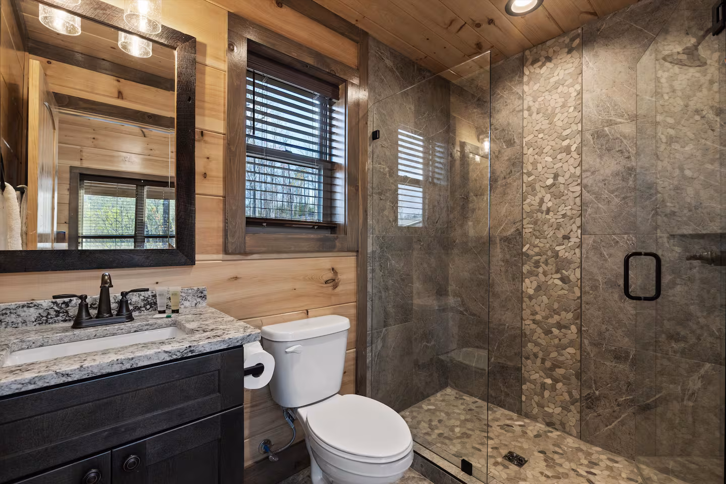 1 bedroom 1 bath cabin near Gatlinburg, TN