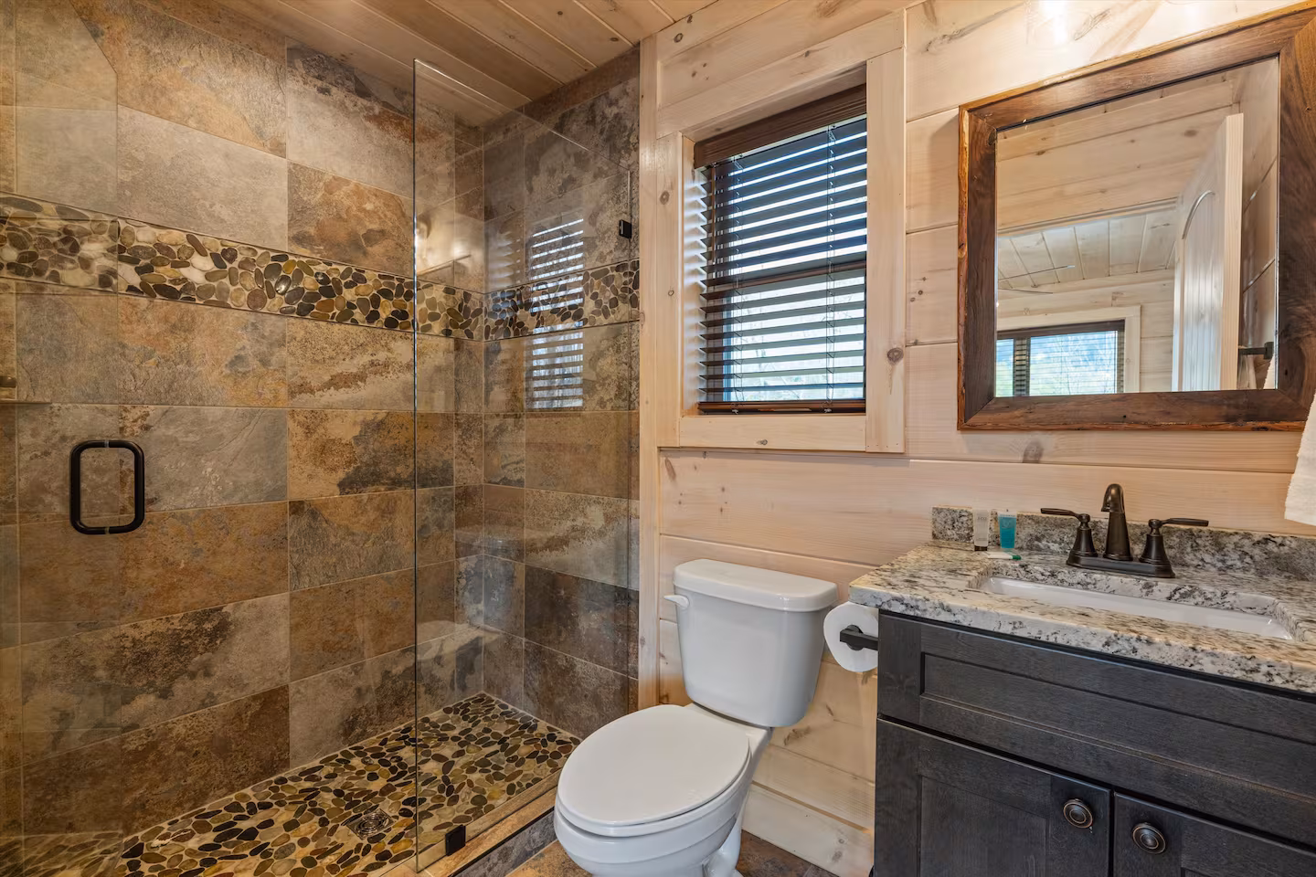 1 bedroom 1 bath cabin near Gatlinburg, TN