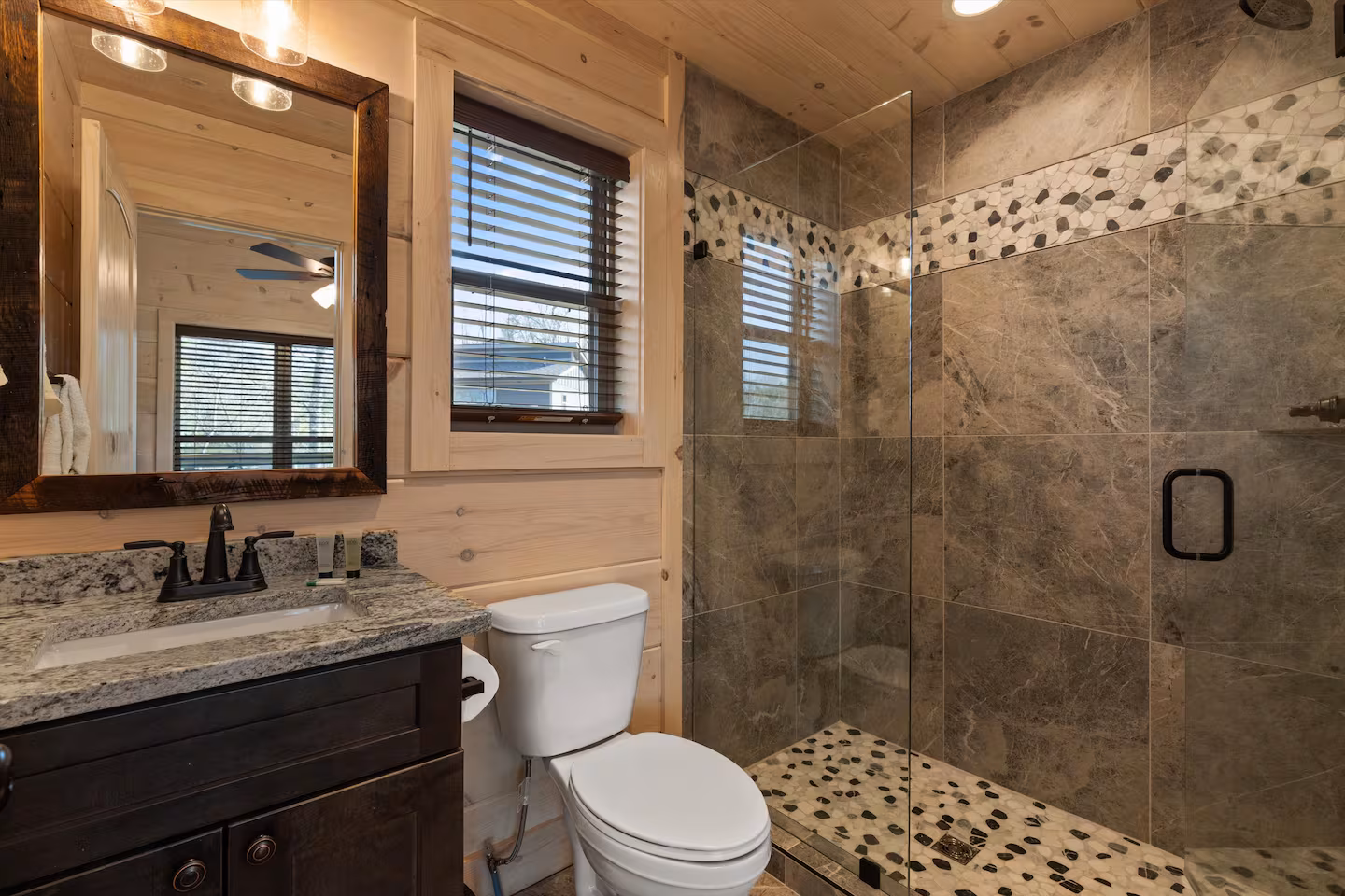 1 bedroom 1 bath cabin near Gatlinburg, TN