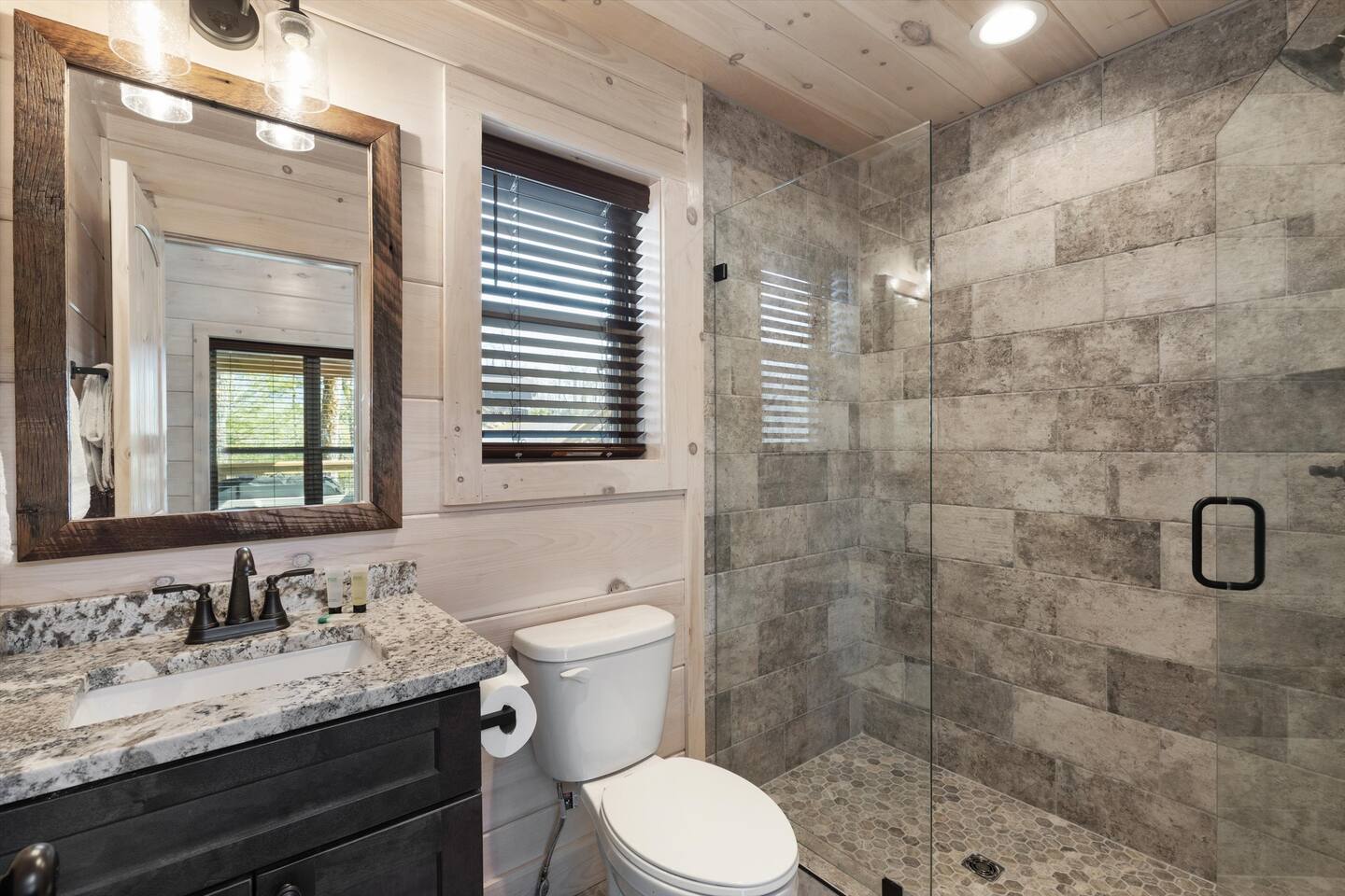 1 bedroom 1 bath cabin near Gatlinburg, TN