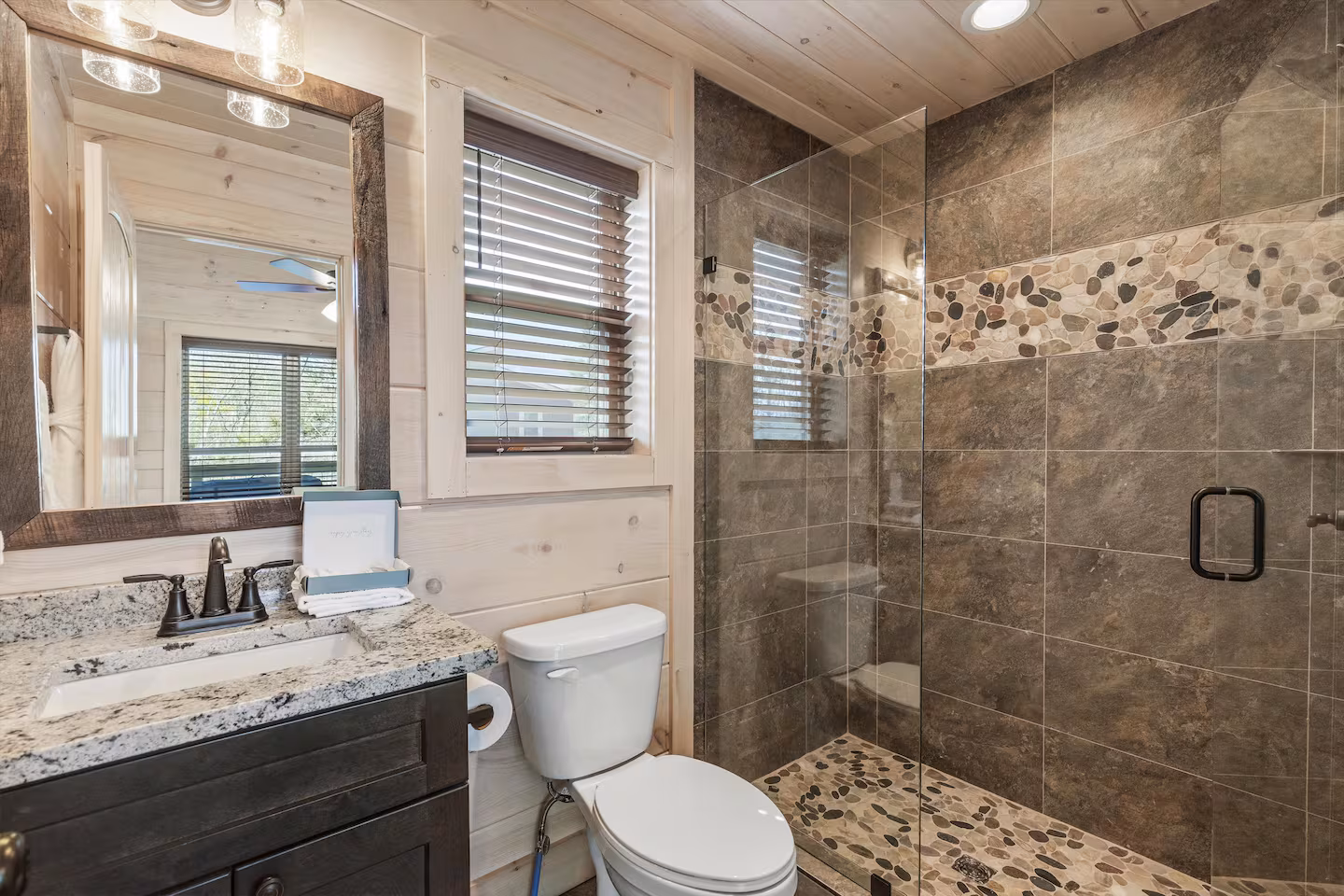 1 bedroom 1 bath cabin near Gatlinburg, TN