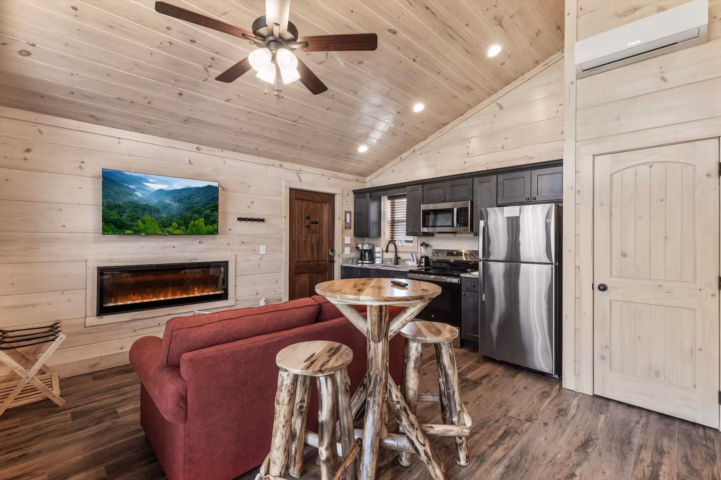 1 bedroom 1 bath cabin near Gatlinburg, TN