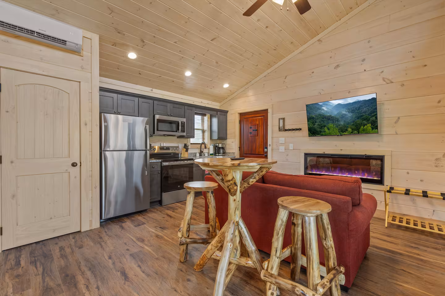 1 bedroom 1 bath cabin near Gatlinburg, TN