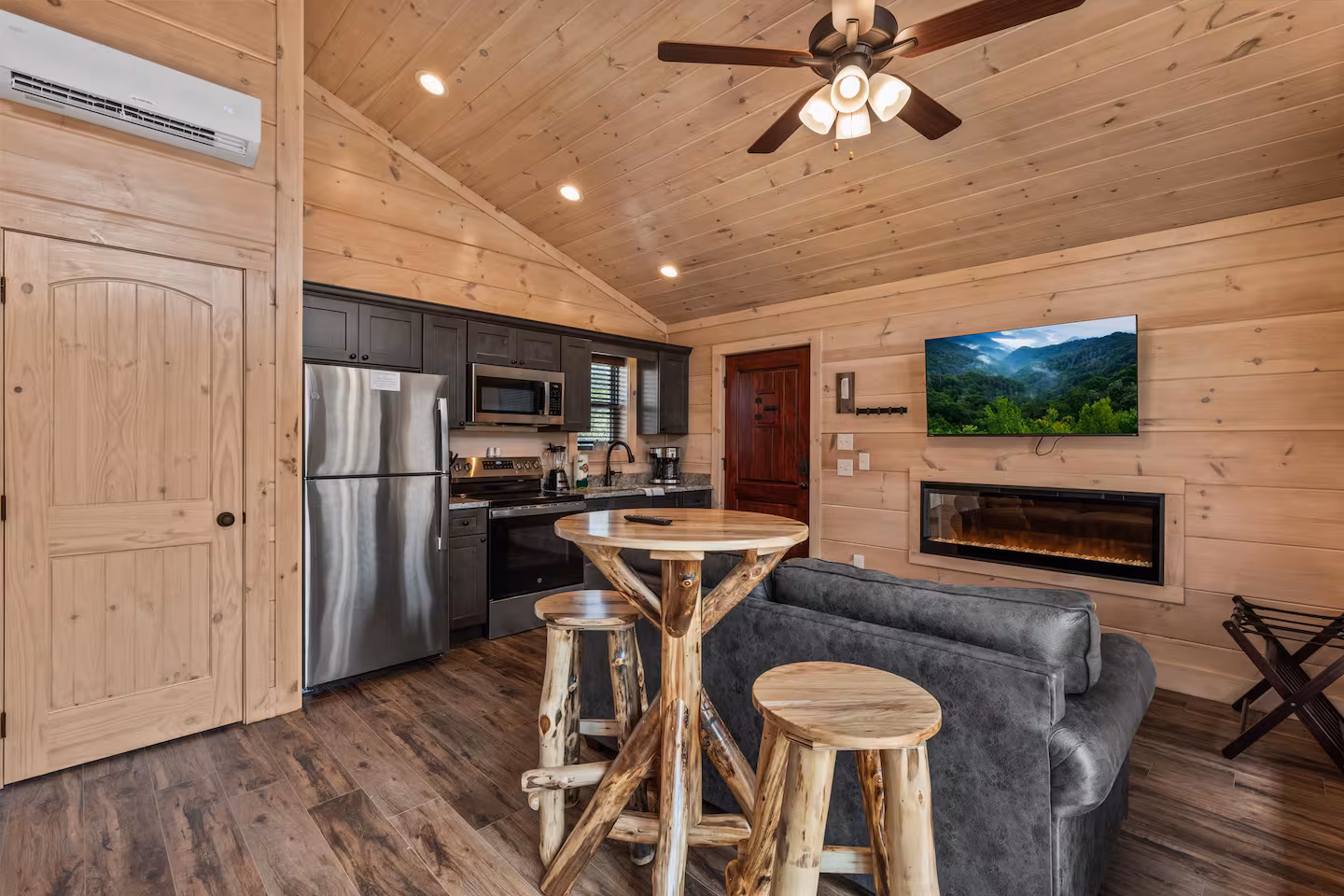 1 bedroom 1 bath cabin near Gatlinburg, TN
