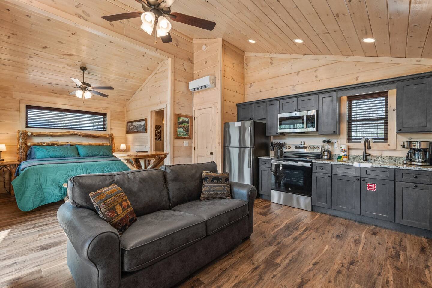 1 bedroom 1 bath cabin near Gatlinburg, TN