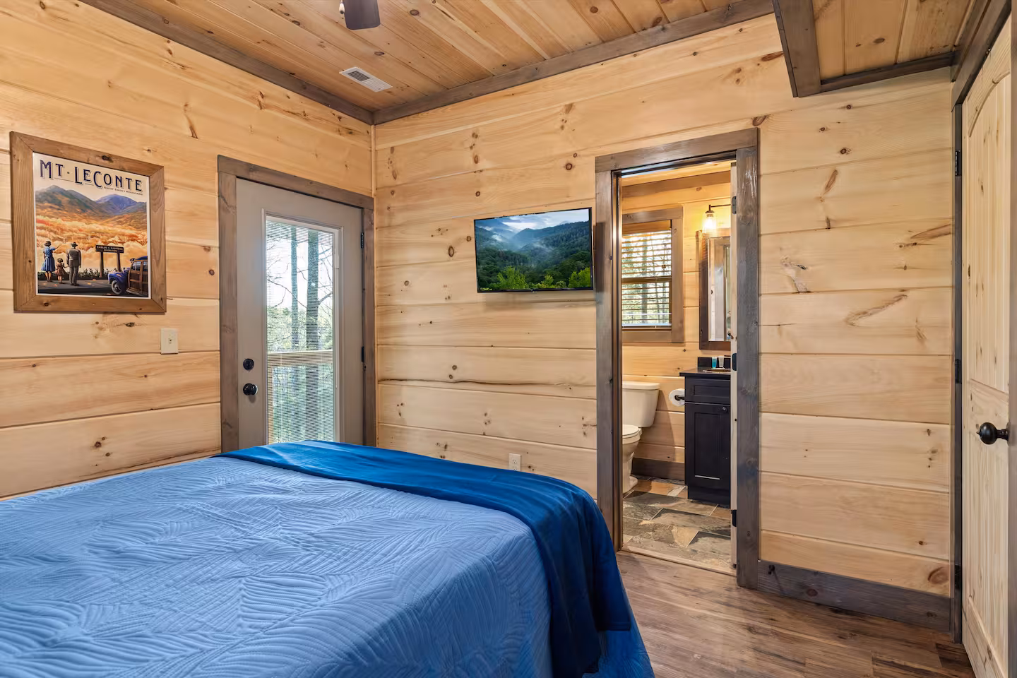 2 bedroom 1.5 bath cabin near Gatlinburg, TN