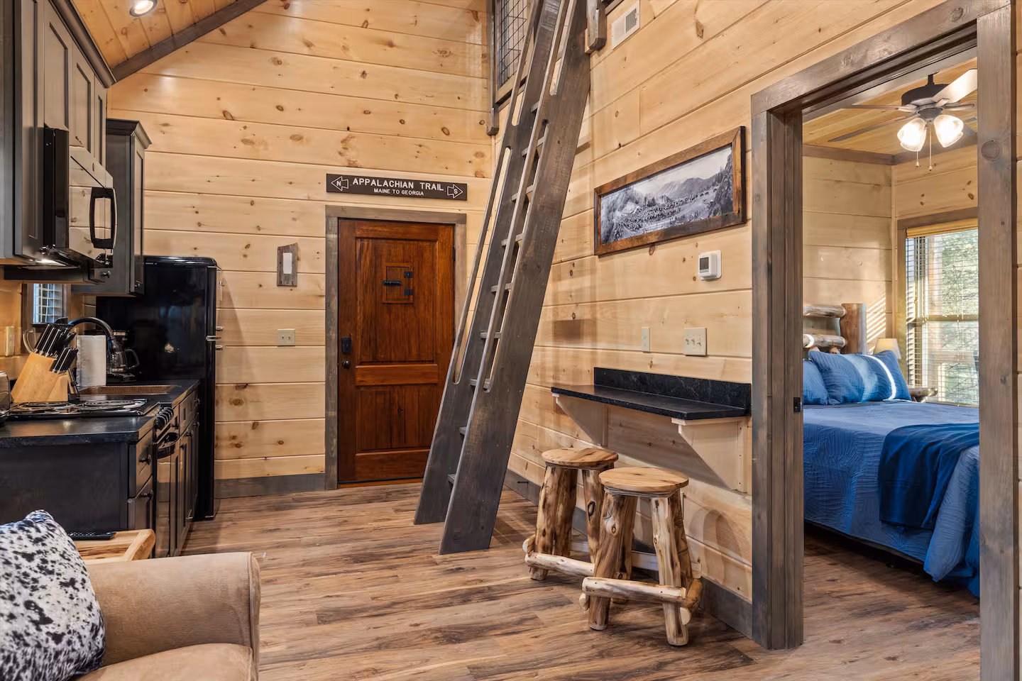 2 bedroom 1.5 bath cabin near Gatlinburg, TN