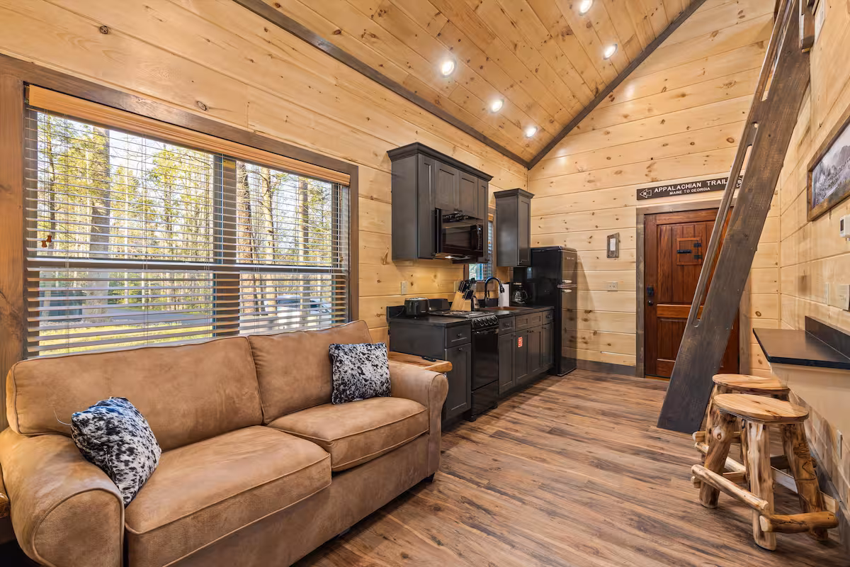 2 bedroom 1.5 bath cabin near Gatlinburg, TN