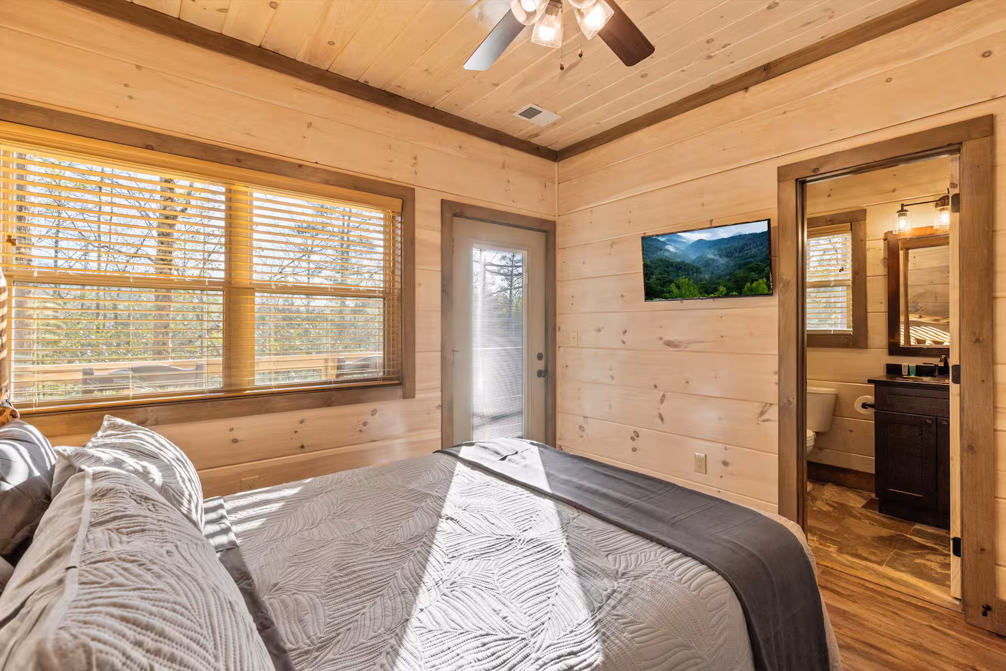 1 bedroom 1 bath cabin near Gatlinburg, TN