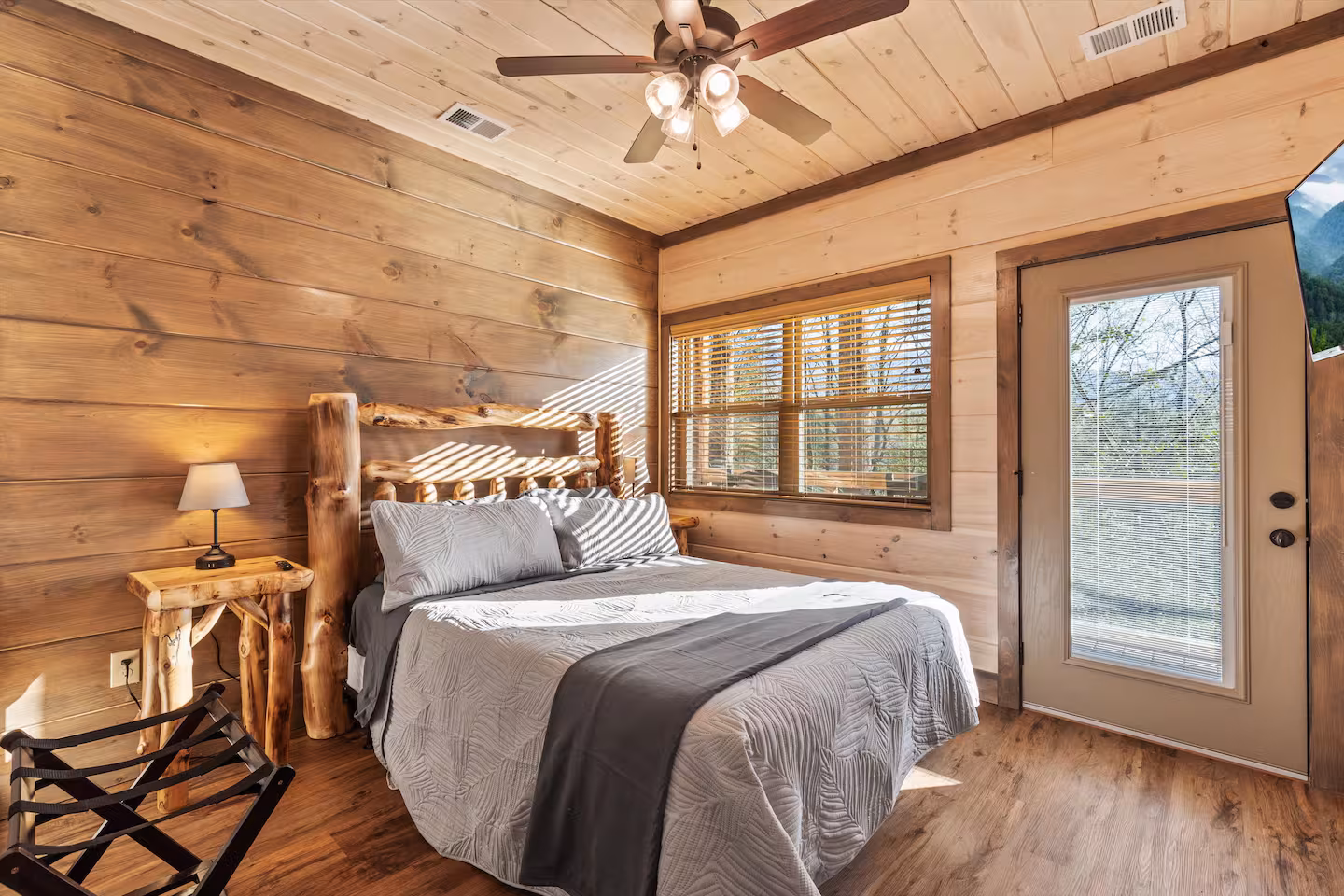 1 bedroom 1 bath cabin near Gatlinburg, TN